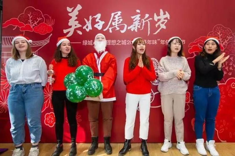 童心万向国际李沧幼儿园联合绿城理想之城举办圣诞节活动
