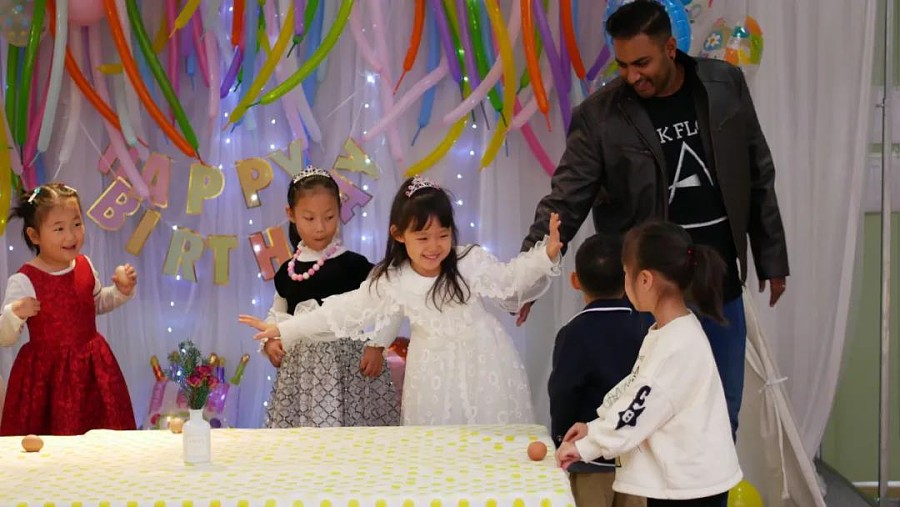 感恩有你，伴我成长——童心万向国际崂山幼儿园11月宝宝主题生日会(图7)