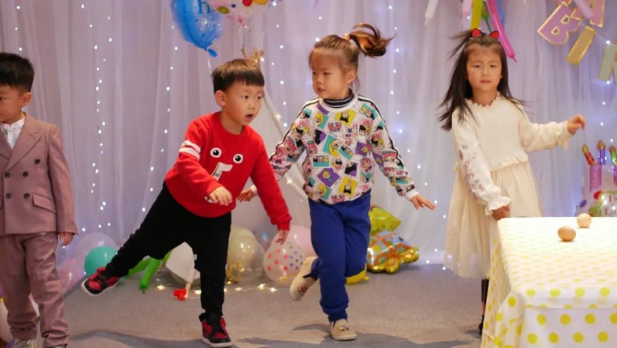 感恩有你，伴我成长——童心万向国际崂山幼儿园11月宝宝主题生日会(图8)