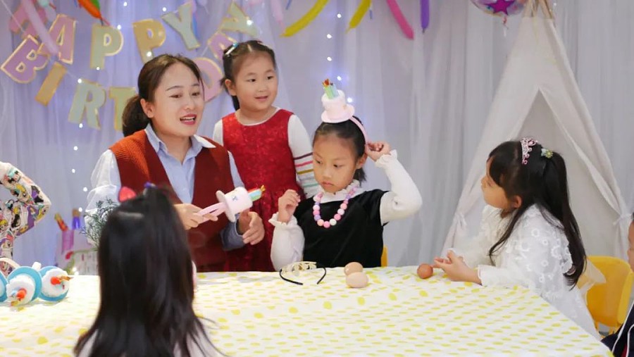 感恩有你，伴我成长——童心万向国际崂山幼儿园11月宝宝主题生日会(图10)