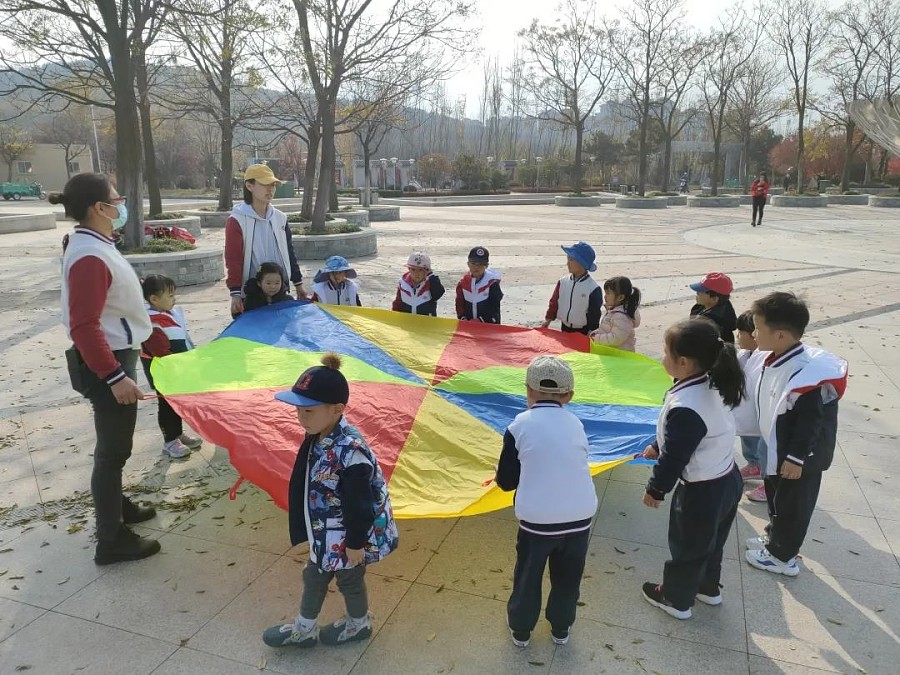 "秋意正浓，一叶知秋"——童心万向国际李沧幼儿园秋游纪实(图13)